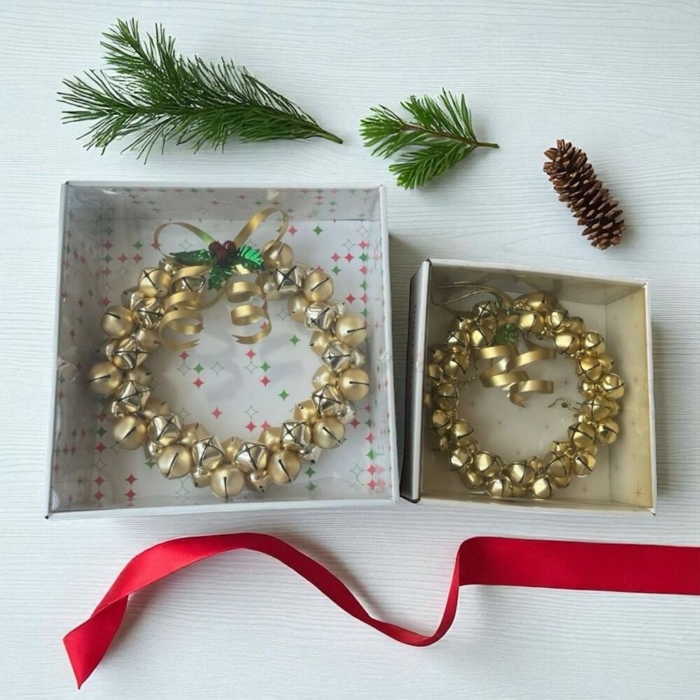 Nwt 2 Holiday Jingle gold Bell Wreath Set – New in Box